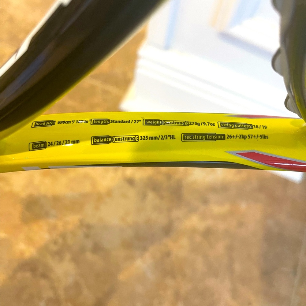 Head Extreme Team racquet. Head oversize 107in, 27 length,9.7oz weight unstrung